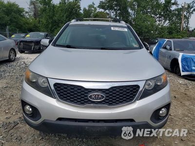 Piąte zdjęcie samochodu w środku: 2013 KIA SORENTO LX VIN:5XYKTDA62DG355570 - miniatura