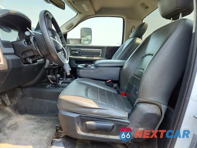 Zdjęcie 7 z 12 samochodu: 2017 RAM 5500 HD DRW 4WD SVC BODY VIN:3C7WRNBJ6HG604231 - miniatura