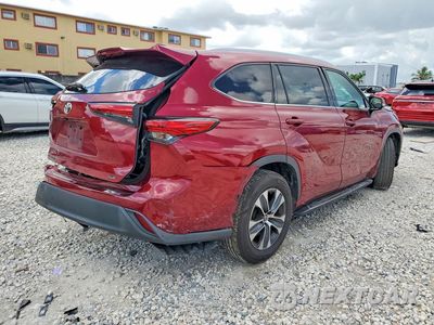 Trzecie zdjęcie samochodu z tyłu: 2022 TOYOTA HIGHLANDER XLE VIN:5TDGZRAH2NS550561 - miniatura