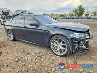 Czwarte zdjęcie samochodu z boku: 2015 BMW M5 M5 COMPETITION VIN:WBSFV9C56FD594773 - miniatura