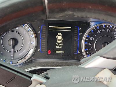 Zdjęcie 9 z 12 samochodu: 2015 CHRYSLER 200 LIMITED VIN:1C3CCCAB1FN701488 - miniatura