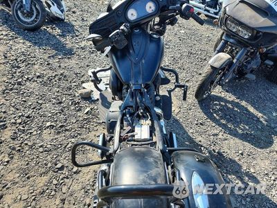 Zdjęcie 6 z 8 samochodu: 2017 INDIAN MOTORCYCLE CO. CHIEFTAIN DARK HORSE VIN:56KTCDAA0H3342605 - miniatura