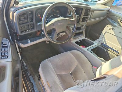 Zdjęcie 8 z 13 samochodu: 2004 GMC YUKON VIN:1GKEK13ZX4J306398 - miniatura