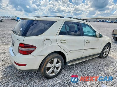 Trzecie zdjęcie samochodu z tyłu: 2011 MERCEDES-BENZ ML 350 4MATIC VIN:4JGBB8GB3BA741163 - miniatura