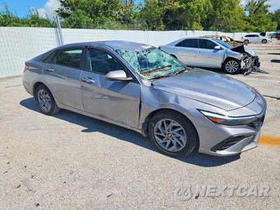Czwarte zdjęcie samochodu z boku: 2025 HYUNDAI ELANTRA HYBRID BLUE VIN:KMHLM4DJ1SU168801 - miniatura