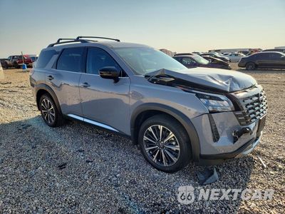 Czwarte zdjęcie samochodu z boku: 2026 NISSAN PATHFINDER PLATINUM VIN:5N1DR3DV2TC206188 - miniatura
