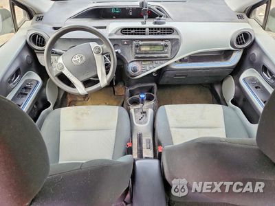 Zdjęcie 8 z 12 samochodu: 2012 TOYOTA PRIUS C TWO VIN:JTDKDTB32C1012767 - miniatura