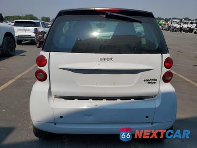 Zdjęcie 6 z 12 samochodu: 2015 SMART FORTWO PURE VIN:WMEEJ3BA4FK806822 - miniatura