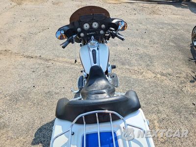 Zdjęcie 6 z 9 samochodu: 2010 HARLEY-DAVIDSON FLHX VIN:1HD1KB413AB648384 - miniatura