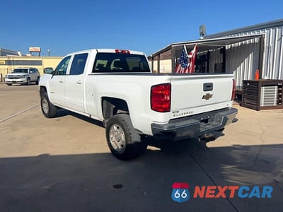 Trzecie zdjęcie samochodu z tyłu: 2019 CHEVROLET SILVERADO K2500 HEAVY DUTY LT VIN:1GC1KSEG6KF266025 - miniatura