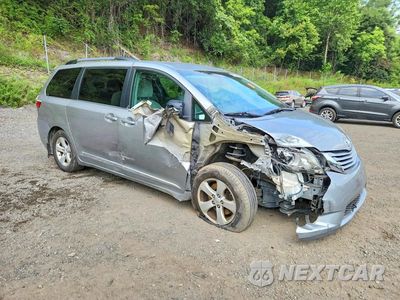 Czwarte zdjęcie samochodu z boku: 2017 TOYOTA SIENNA LE VIN:5TDKZ3DC3HS806122 - miniatura