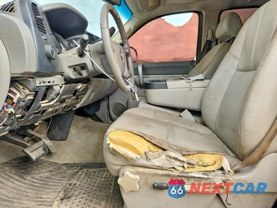 Zdjęcie 7 z 12 samochodu: 2008 GMC SIERRA C1500 VIN:2GTEC13J081335072 - miniatura