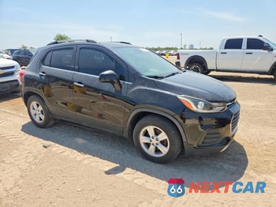 Czwarte zdjęcie samochodu z boku: 2019 CHEVROLET TRAX 1LT VIN:KL7CJLSBXKB721490 - miniatura