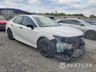 Czwarte zdjęcie samochodu z boku: 2022 TOYOTA CAMRY SE NIGHTSHADE VIN:4T1T11AK1NU499306 - miniatura