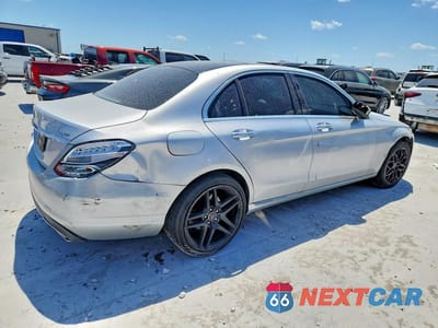 Trzecie zdjęcie samochodu z tyłu: 2017 MERCEDES-BENZ C 300 4MATIC VIN:55SWF4KB3HU227922 - miniatura
