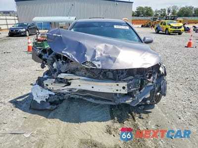 Piąte zdjęcie samochodu w środku: 2019 TOYOTA CAMRY SE VIN:4T1B11HK2KU794010 - miniatura