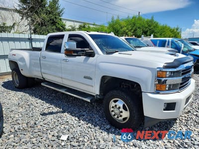Czwarte zdjęcie samochodu z boku: 2019 CHEVROLET SILVERADO K3500 HIGH COUNTRY VIN:1GC4KYEY0KF263596 - miniatura