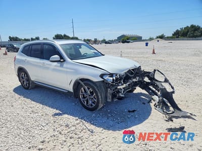 Czwarte zdjęcie samochodu z boku: 2021 BMW X3 XDRIVE30E VIN:5UXTS1C04M9D79130 - miniatura