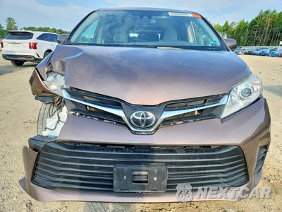 Piąte zdjęcie samochodu w środku: 2019 TOYOTA SIENNA LE VIN:5TDKZ3DC2KS010470 - miniatura