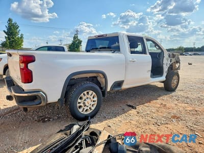 Trzecie zdjęcie samochodu z tyłu: 2021 CHEVROLET SILVERADO K2500 HEAVY DUTY LT VIN:1GC1YNEY2MF273436 - miniatura