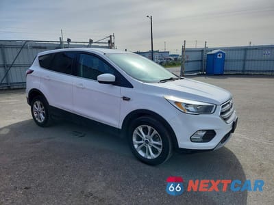 Czwarte zdjęcie samochodu z boku: 2017 FORD ESCAPE SE VIN:1FMCU9GD4HUC27481 - miniatura