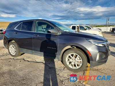 Czwarte zdjęcie samochodu z boku: 2022 CHEVROLET EQUINOX VIN:2GNAXTEV6N6117724 - miniatura