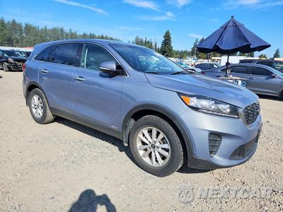 Czwarte zdjęcie samochodu z boku: 2020 KIA SORENTO LX VIN:5XYPGDA3XLG631184 - miniatura