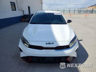 Piąte zdjęcie samochodu w środku: 2024 KIA FORTE GT LINE VIN:3KPF54AD5RE747473 - miniatura