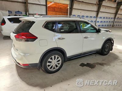Trzecie zdjęcie samochodu z tyłu: 2017 NISSAN ROGUE S VIN:5N1AT2MT1HC840435 - miniatura