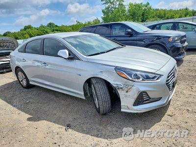 Czwarte zdjęcie samochodu z boku: 2019 HYUNDAI SONATA HYBRID SE VIN:KMHE24L36KA092107 - miniatura