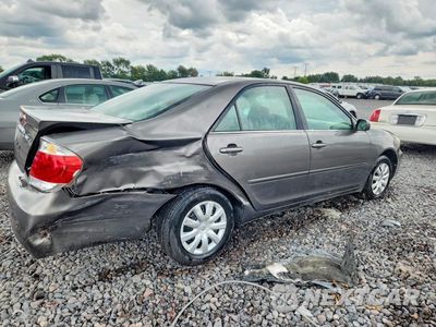 Trzecie zdjęcie samochodu z tyłu: 2005 TOYOTA CAMRY LE VIN:4T1BE32K05U944371 - miniatura