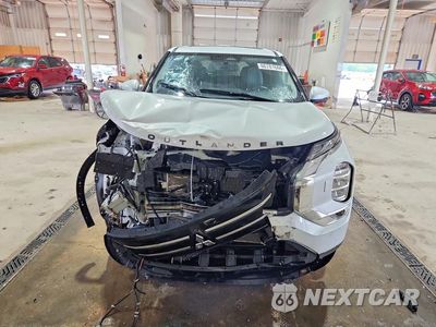 Piąte zdjęcie samochodu w środku: 2025 MITSUBISHI OUTLANDER SE VIN:JA4J4VA80SZ024852 - miniatura