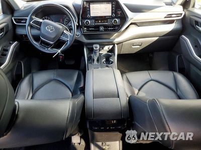 Zdjęcie 8 z 14 samochodu: 2021 TOYOTA HIGHLANDER XLE VIN:5TDGZRAH1MS515640 - miniatura
