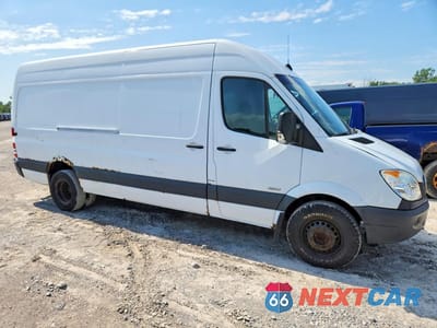 Czwarte zdjęcie samochodu z boku: 2013 MERCEDES-BENZ SPRINTER 3500 DELIVERY VAN VIN:WD3PF1CC9D5754221 - miniatura