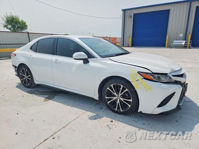 Czwarte zdjęcie samochodu z boku: 2020 TOYOTA CAMRY SE VIN:4T1M11AK8LU388849 - miniatura