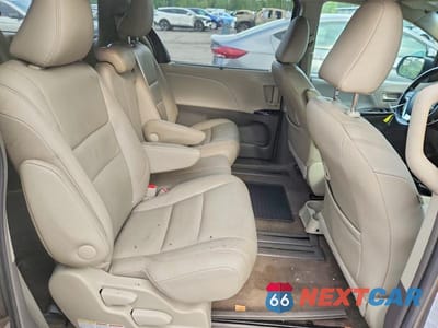 Zdjęcie 10 z 12 samochodu: 2017 TOYOTA SIENNA XLE 8-PASSENGER VIN:5TDYZ3DC3HS775321 - miniatura