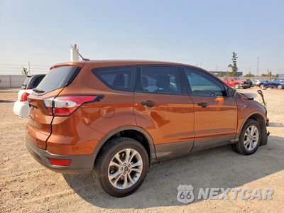 Trzecie zdjęcie samochodu z tyłu: 2017 FORD ESCAPE S VIN:1FMCU0F73HUE07865 - miniatura