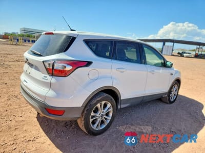 Trzecie zdjęcie samochodu z tyłu: 2017 FORD ESCAPE SE VIN:1FMCU0GD8HUC88201 - miniatura