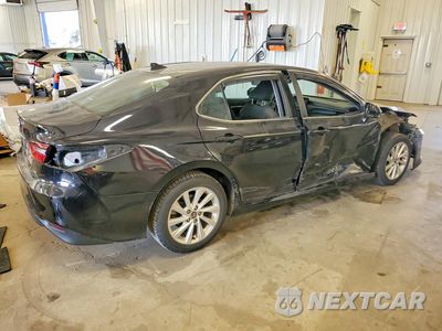 Trzecie zdjęcie samochodu z tyłu: 2022 TOYOTA CAMRY LE VIN:4T1C11AK0NU696970 - miniatura