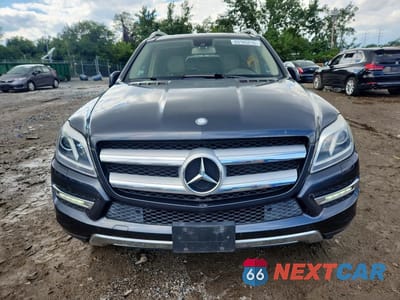 Piąte zdjęcie samochodu w środku: 2016 MERCEDES-BENZ GL 450 4MATIC VIN:4JGDF6EE3GA682010 - miniatura
