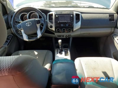 Zdjęcie 8 z 13 samochodu: 2015 TOYOTA TACOMA V6 VIN:3TMLU4EN8FM166611 - miniatura