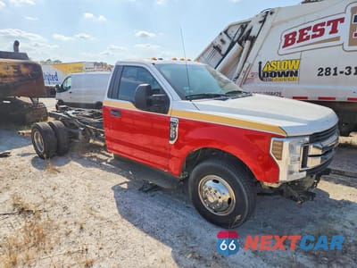 Czwarte zdjęcie samochodu z boku: 2019 FORD F350 SUPER DUTY VIN:1FDRF3GT3KEE57913 - miniatura