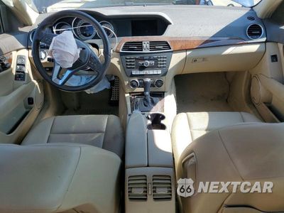 Zdjęcie 8 z 13 samochodu: 2014 MERCEDES-BENZ C 300 4MATIC VIN:WDDGF8AB7EA948396 - miniatura