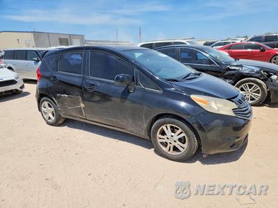 Czwarte zdjęcie samochodu z boku: 2014 NISSAN VERSA NOTE S VIN:3N1CE2CP3EL374490 - miniatura