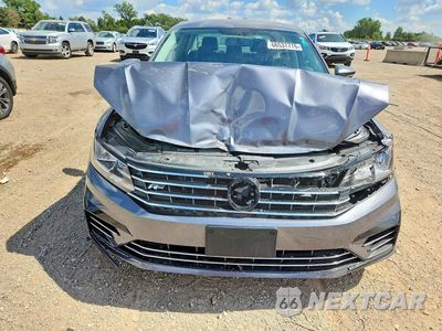 Piąte zdjęcie samochodu w środku: 2017 VOLKSWAGEN PASSAT R-LINE VIN:1VWDT7A3XHC063821 - miniatura