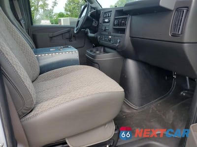 Zdjęcie 10 z 12 samochodu: 2025 GMC SAVANA CUTAWAY G3500 VIN:1GD07RF75S1190195 - miniatura