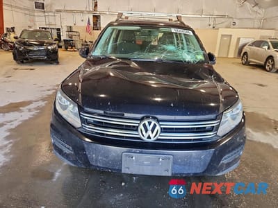 Piąte zdjęcie samochodu w środku: 2018 VOLKSWAGEN TIGUAN LIMITED VIN:WVGBV7AX4JK001782 - miniatura