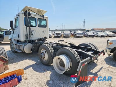 Drugie zdjęcie samochodu z przodu: 2024 FREIGHTLINER CASCADIA 126 SEMI TRUCK VIN:3AKJHLDV4RSUU9162 - miniatura