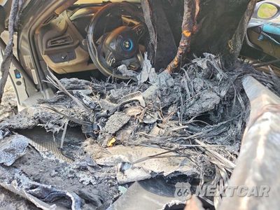 Zdjęcie 8 z 12 samochodu: 2016 BMW I8 VIN:WBY2Z2C54GV674701 - miniatura