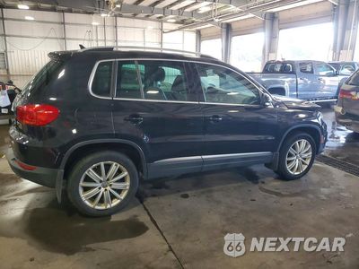Trzecie zdjęcie samochodu z tyłu: 2015 VOLKSWAGEN TIGUAN S VIN:WVGBV7AXXFW582723 - miniatura